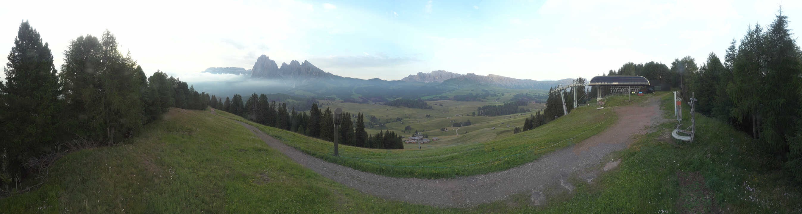 Archiv Foto Webcam Blick über Seiser Alm – Mezdi Bergstation