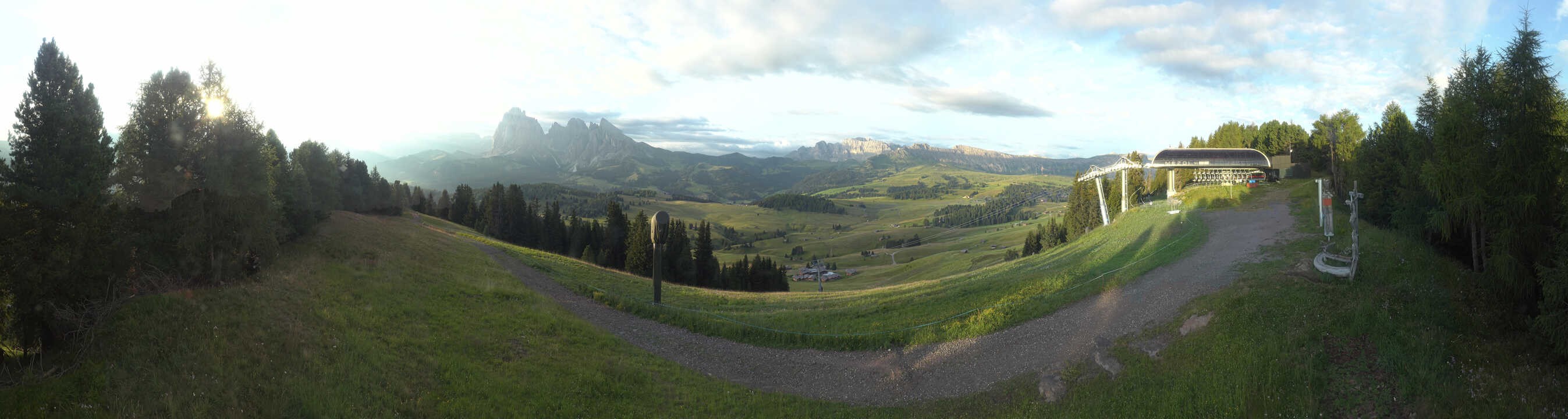Archiv Foto Webcam Blick über Seiser Alm – Mezdi Bergstation