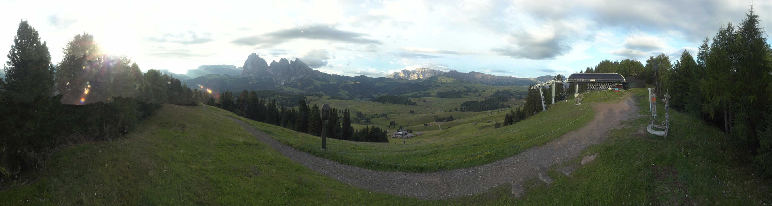 Archiv Foto Webcam Blick über Seiser Alm – Mezdi Bergstation