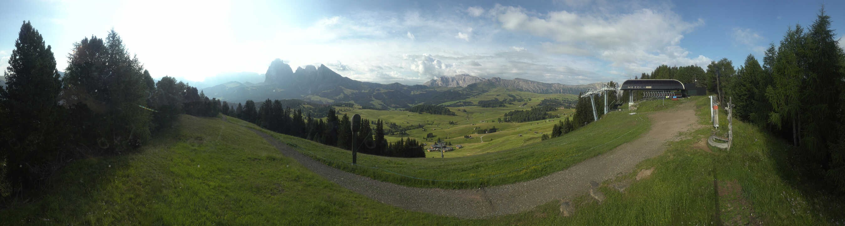 Archiv Foto Webcam Blick über Seiser Alm – Mezdi Bergstation