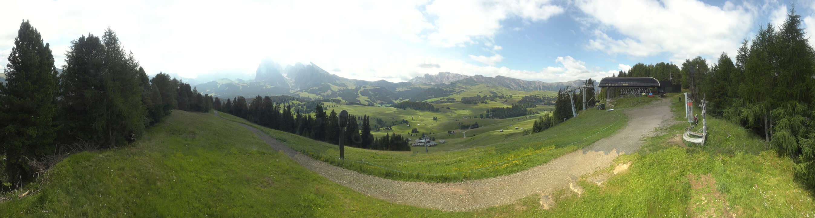 Archiv Foto Webcam Blick über Seiser Alm – Mezdi Bergstation