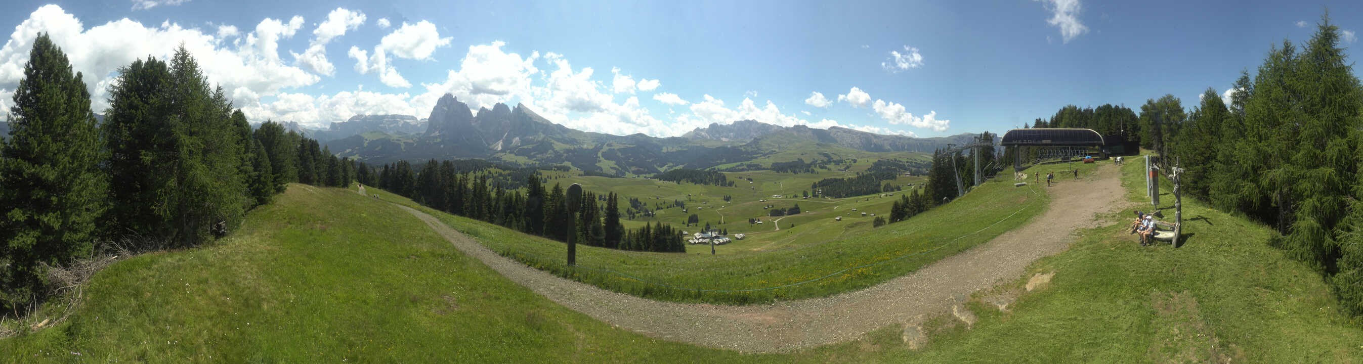 Archiv Foto Webcam Blick über Seiser Alm – Mezdi Bergstation