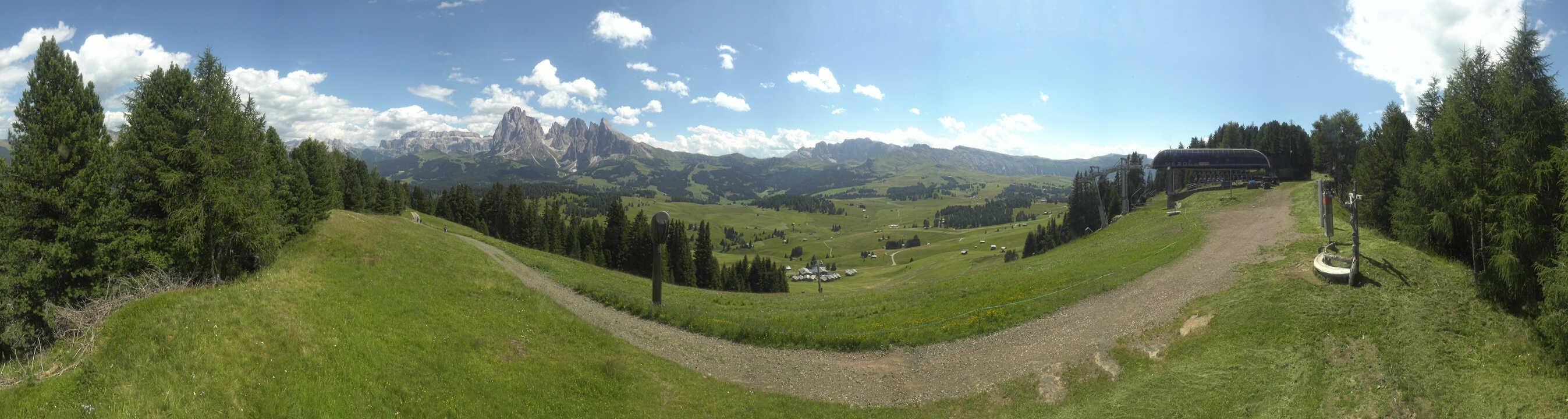 Archiv Foto Webcam Blick über Seiser Alm – Mezdi Bergstation
