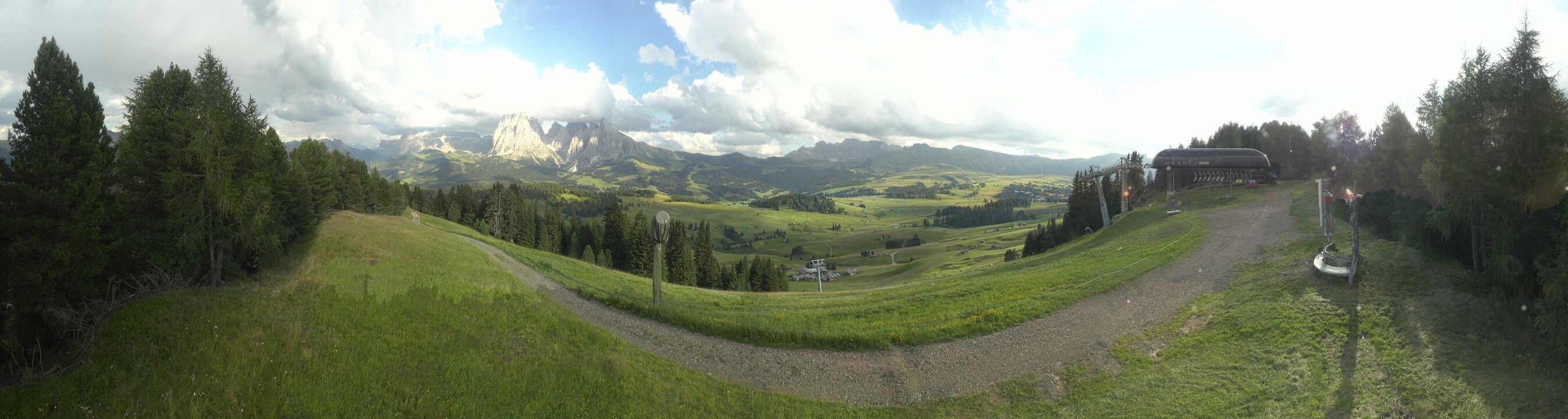 Archiv Foto Webcam Blick über Seiser Alm – Mezdi Bergstation