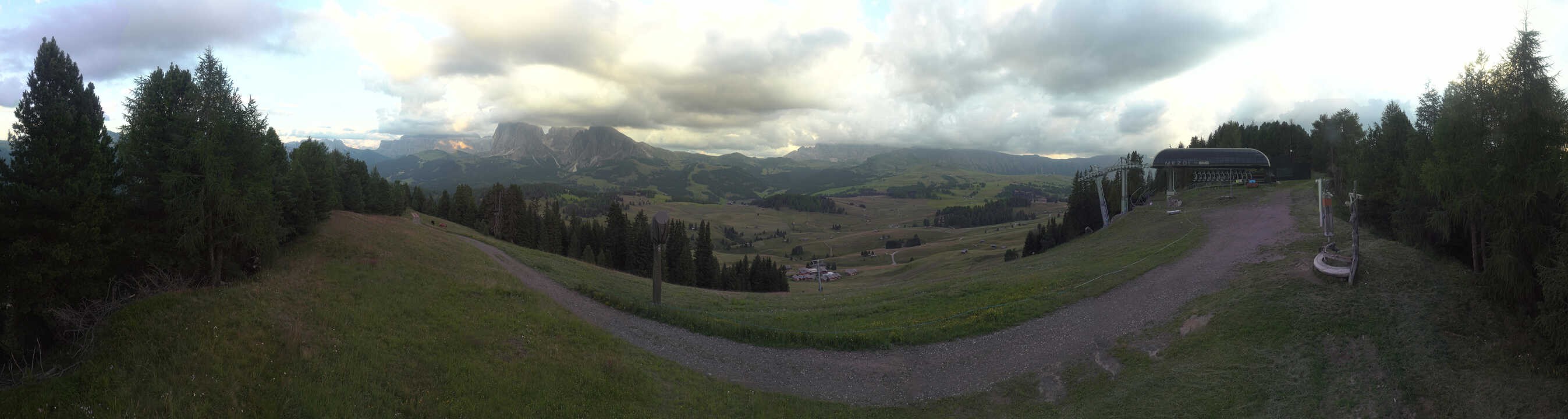 Archiv Foto Webcam Blick über Seiser Alm – Mezdi Bergstation