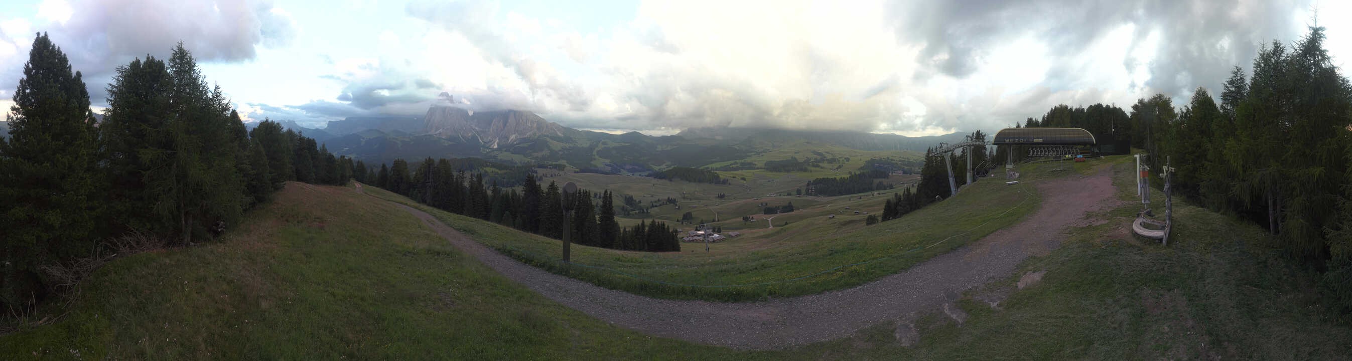 Archiv Foto Webcam Blick über Seiser Alm – Mezdi Bergstation