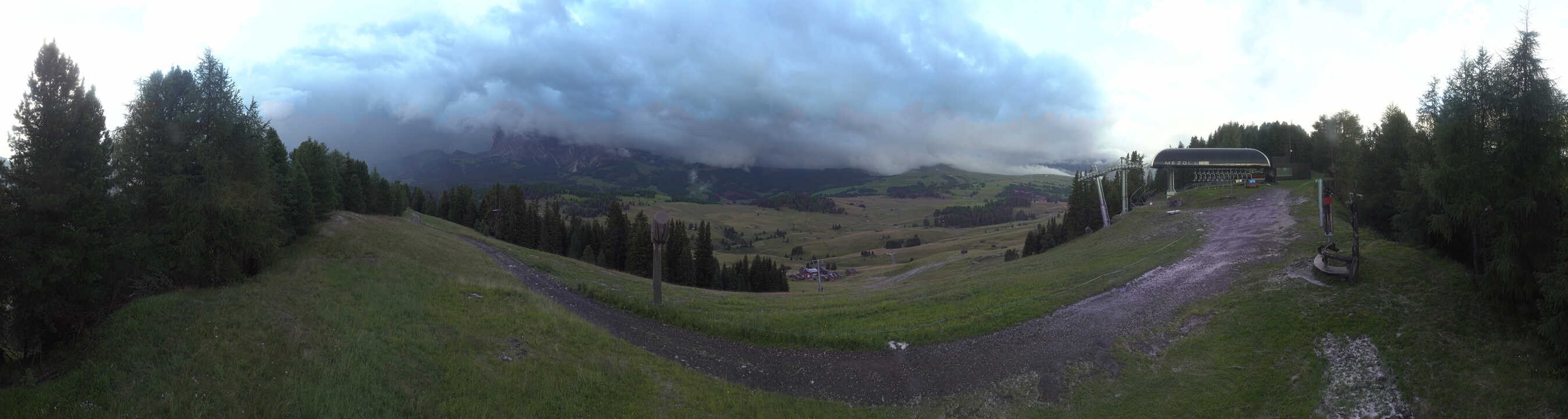 Archiv Foto Webcam Blick über Seiser Alm – Mezdi Bergstation