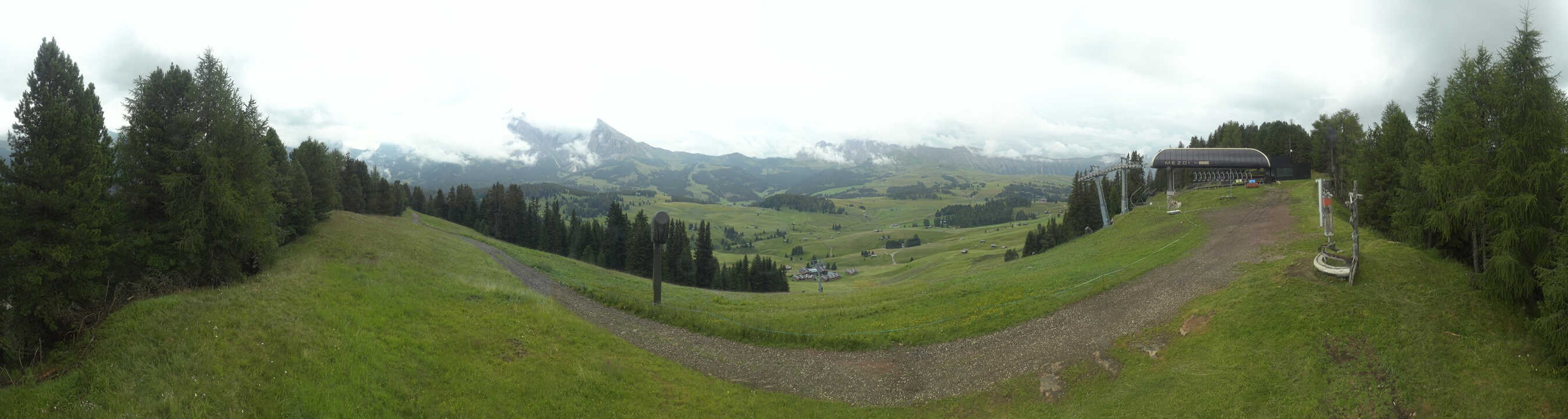 Archiv Foto Webcam Blick über Seiser Alm – Mezdi Bergstation