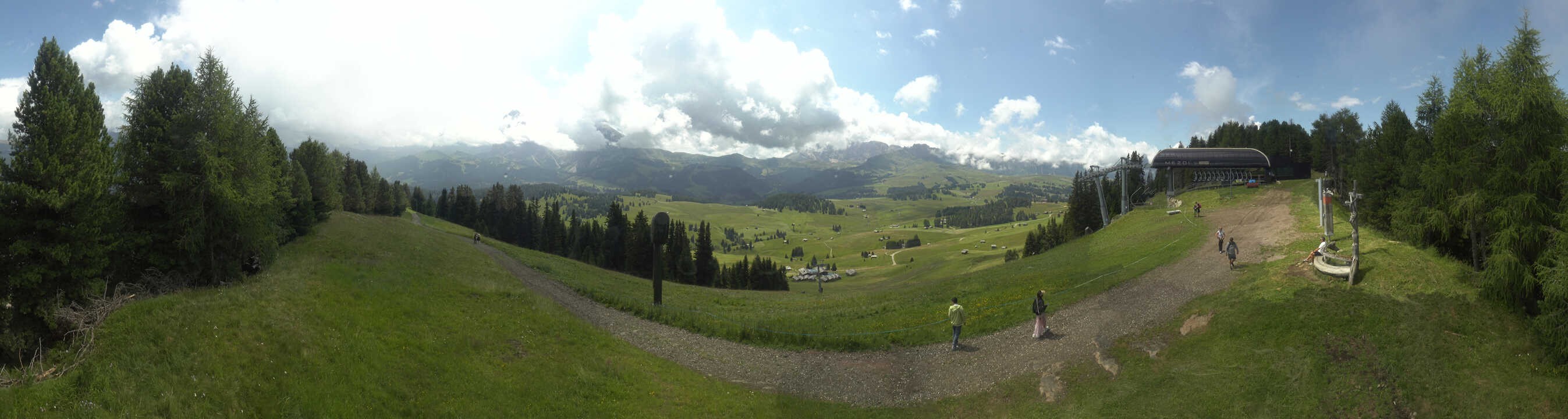 Archiv Foto Webcam Blick über Seiser Alm – Mezdi Bergstation
