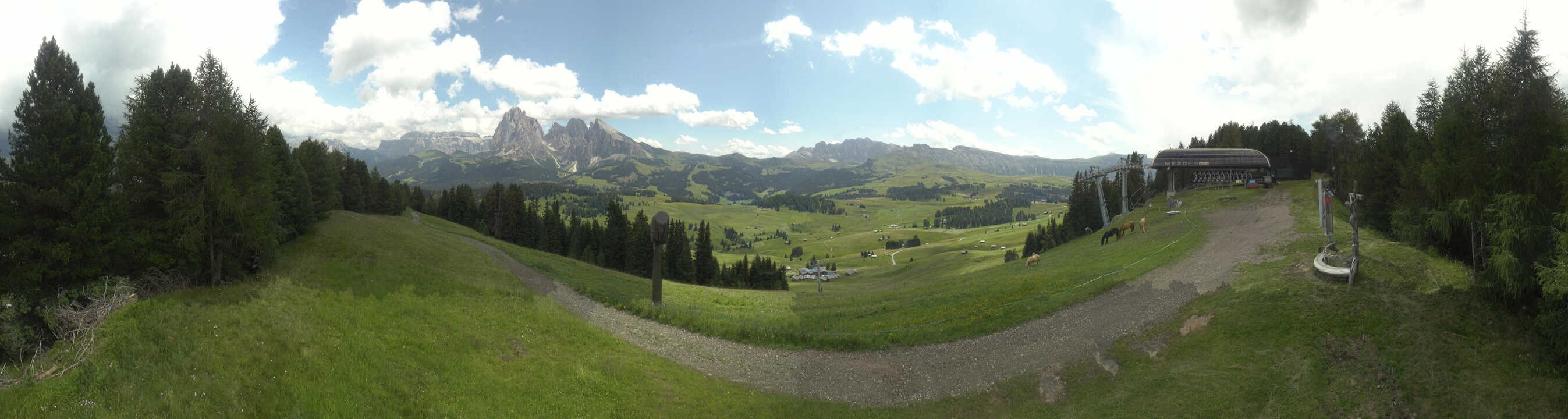 Archiv Foto Webcam Blick über Seiser Alm – Mezdi Bergstation