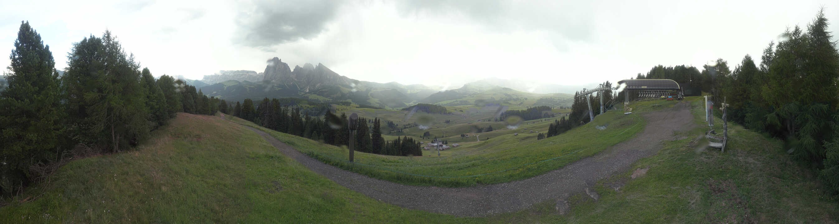 Archiv Foto Webcam Blick über Seiser Alm – Mezdi Bergstation