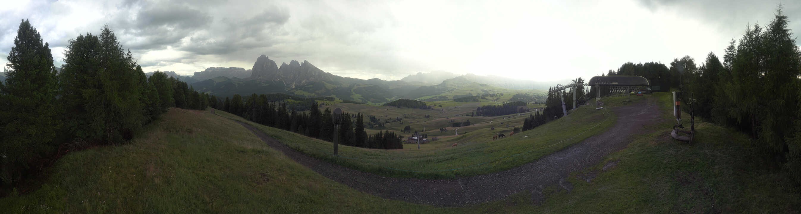 Archiv Foto Webcam Blick über Seiser Alm – Mezdi Bergstation