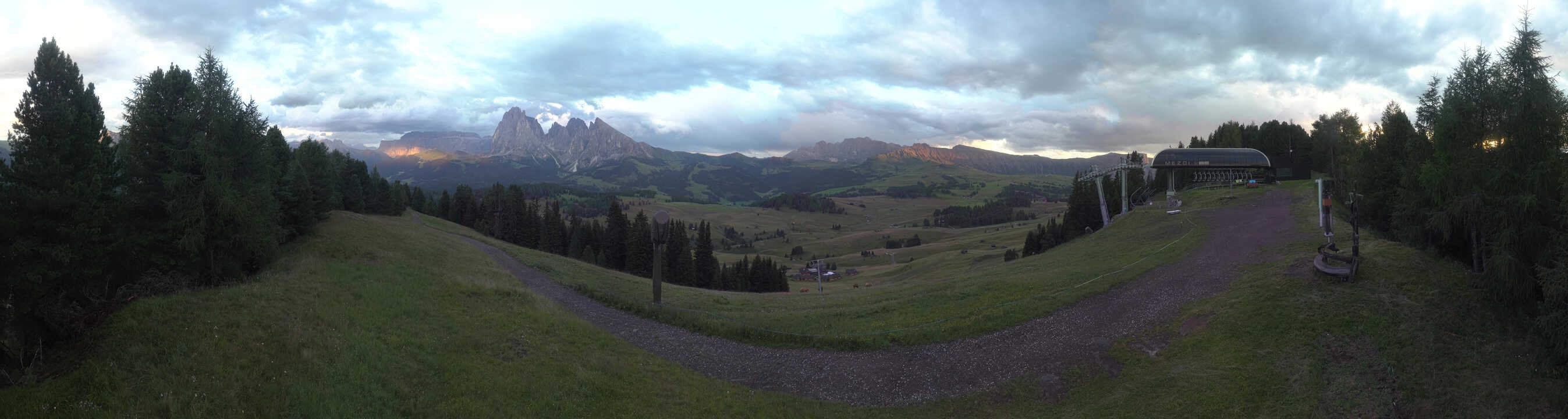 Archiv Foto Webcam Blick über Seiser Alm – Mezdi Bergstation
