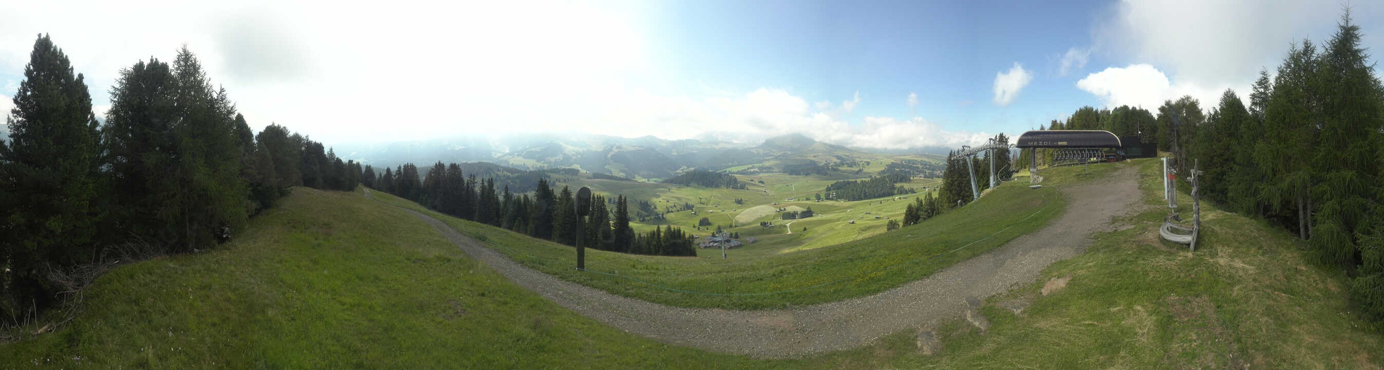 Archiv Foto Webcam Blick über Seiser Alm – Mezdi Bergstation