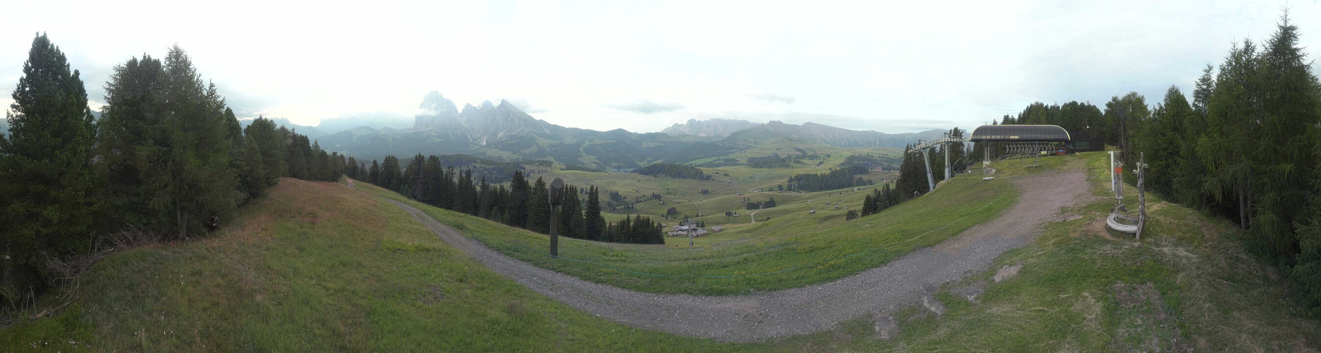 Archiv Foto Webcam Blick über Seiser Alm – Mezdi Bergstation
