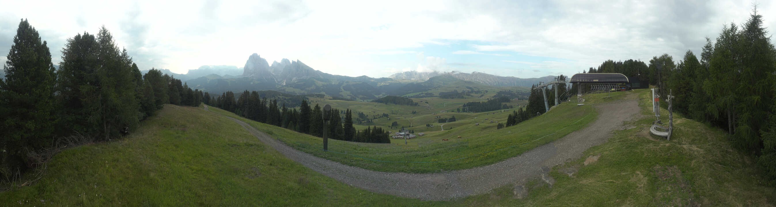 Archiv Foto Webcam Blick über Seiser Alm – Mezdi Bergstation
