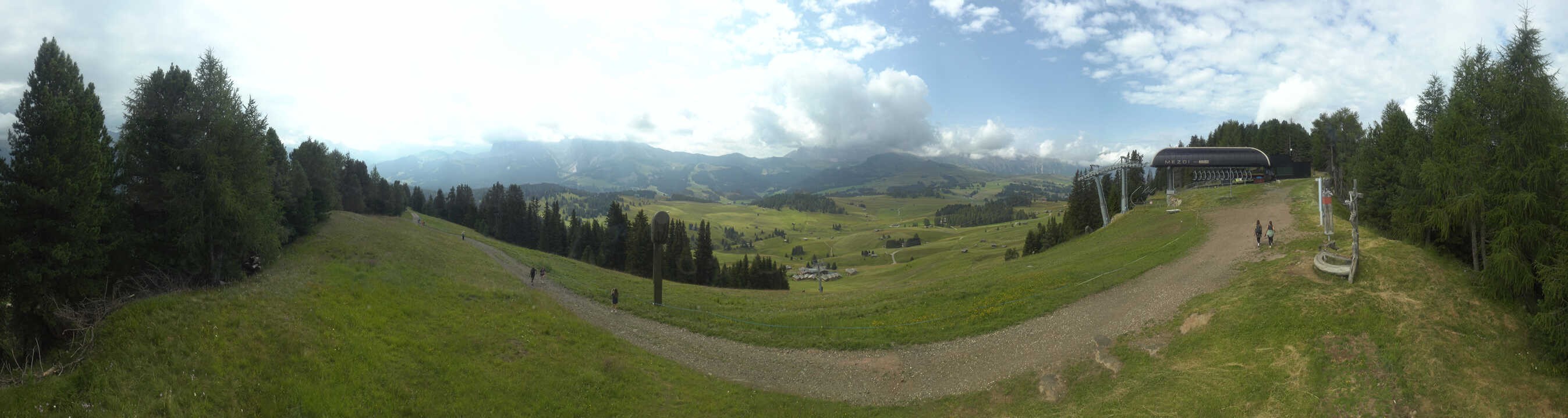 Archiv Foto Webcam Blick über Seiser Alm – Mezdi Bergstation