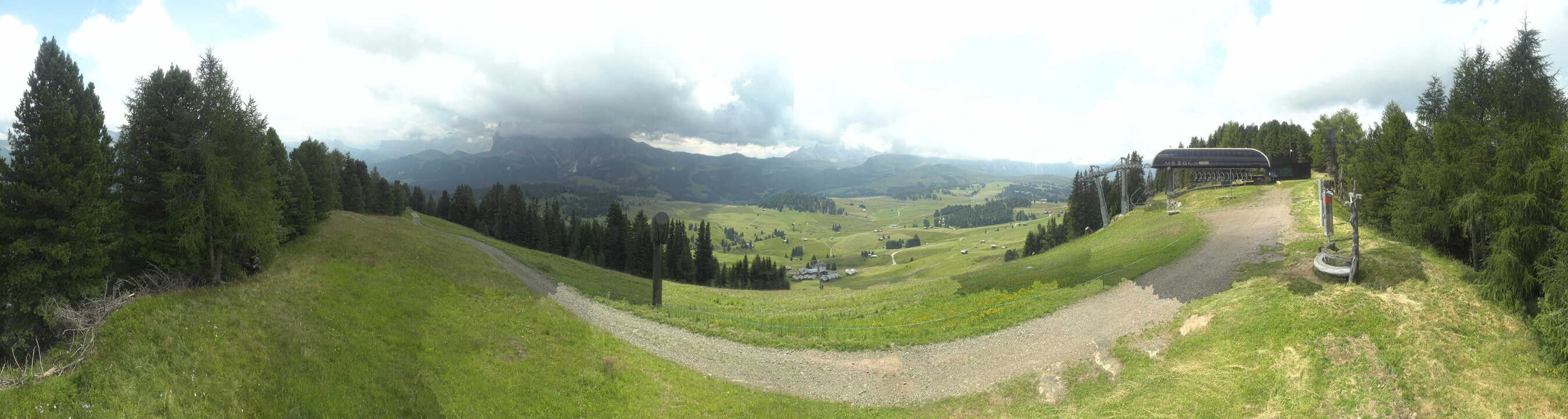 Archiv Foto Webcam Blick über Seiser Alm – Mezdi Bergstation