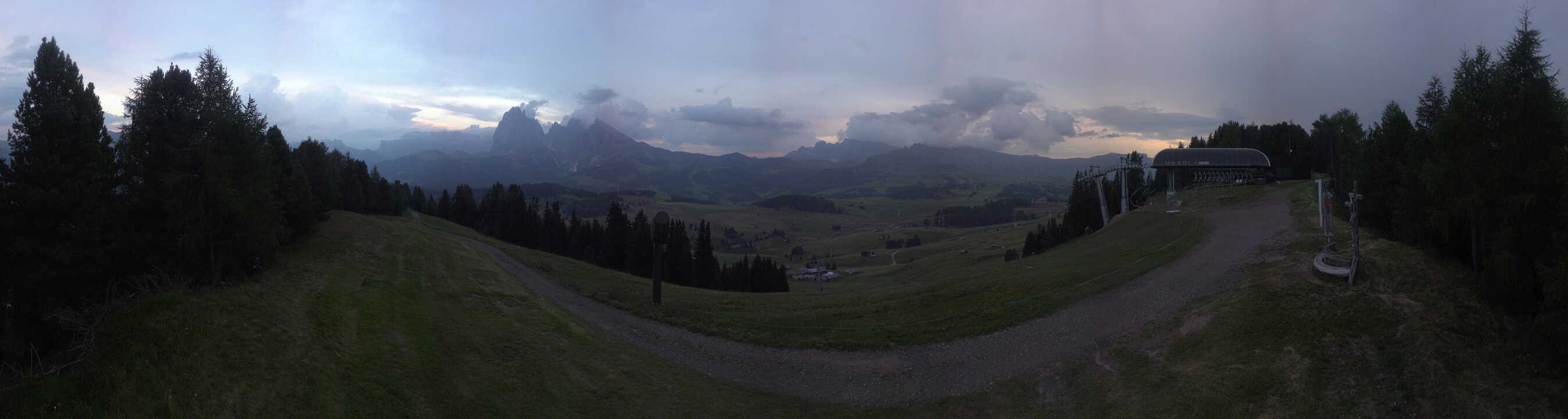 Archiv Foto Webcam Blick über Seiser Alm – Mezdi Bergstation
