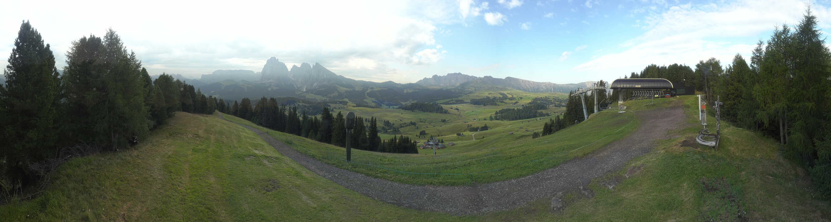 Archiv Foto Webcam Blick über Seiser Alm – Mezdi Bergstation
