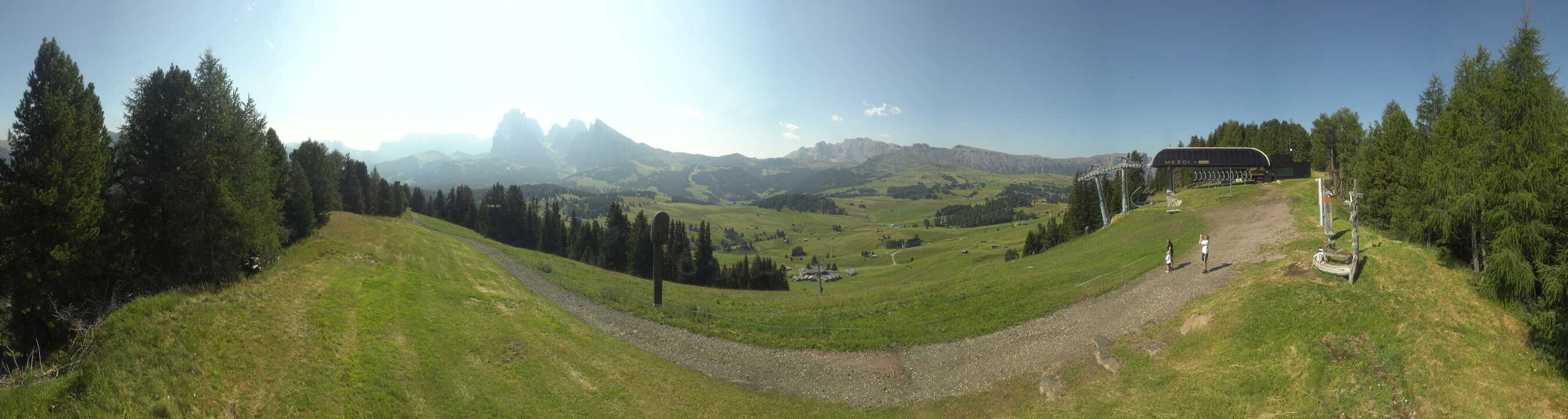 Archiv Foto Webcam Blick über Seiser Alm – Mezdi Bergstation