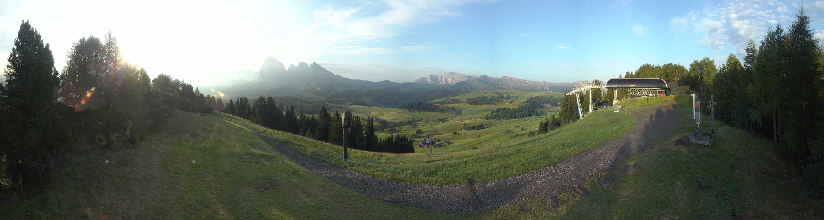 Archiv Foto Webcam Blick über Seiser Alm – Mezdi Bergstation