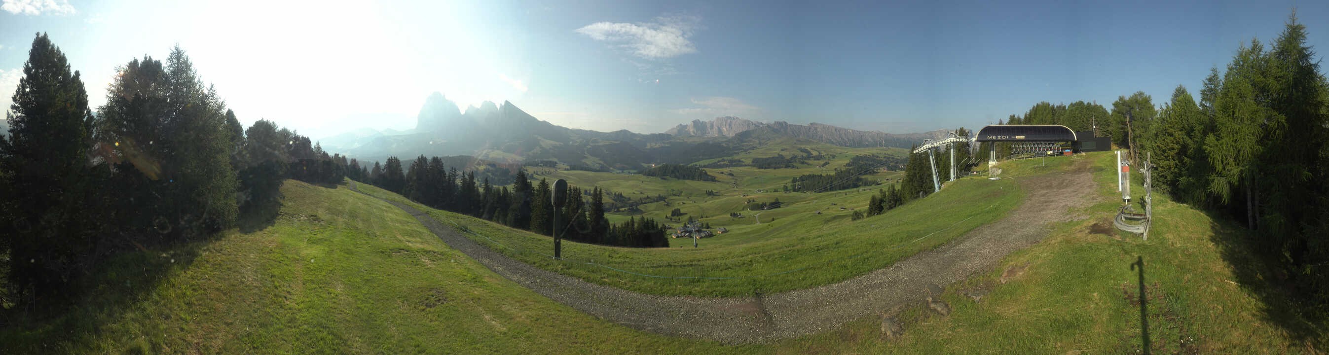 Archiv Foto Webcam Blick über Seiser Alm – Mezdi Bergstation
