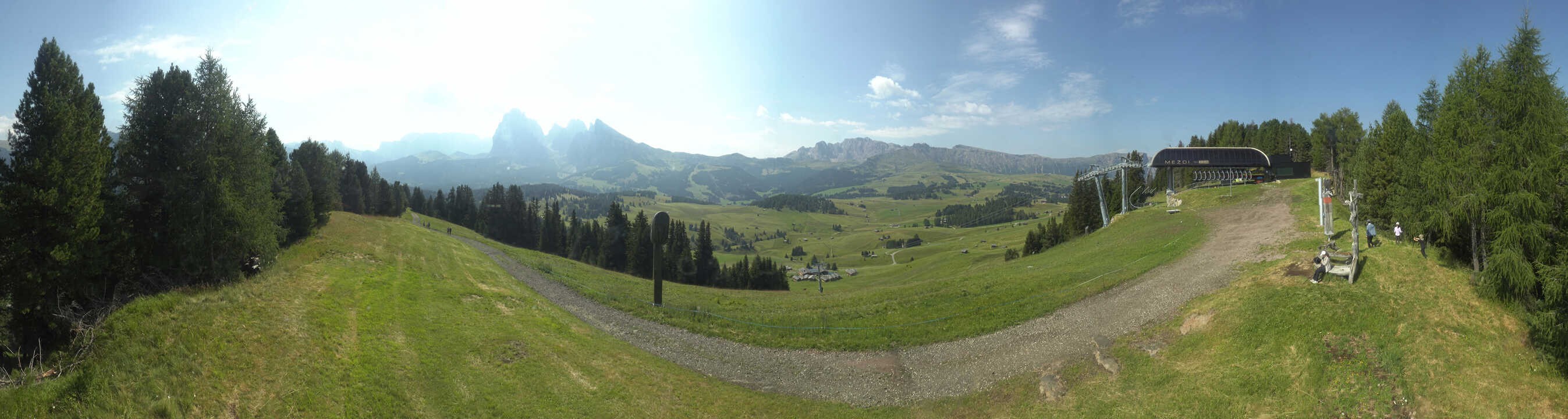 Archiv Foto Webcam Blick über Seiser Alm – Mezdi Bergstation
