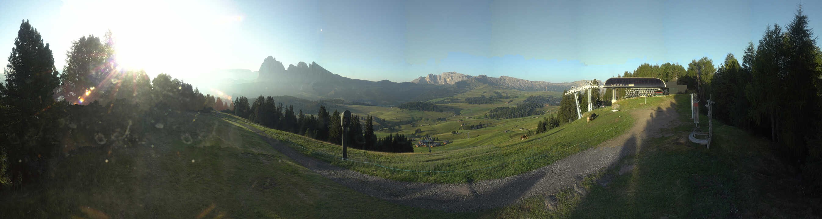 Archiv Foto Webcam Blick über Seiser Alm – Mezdi Bergstation