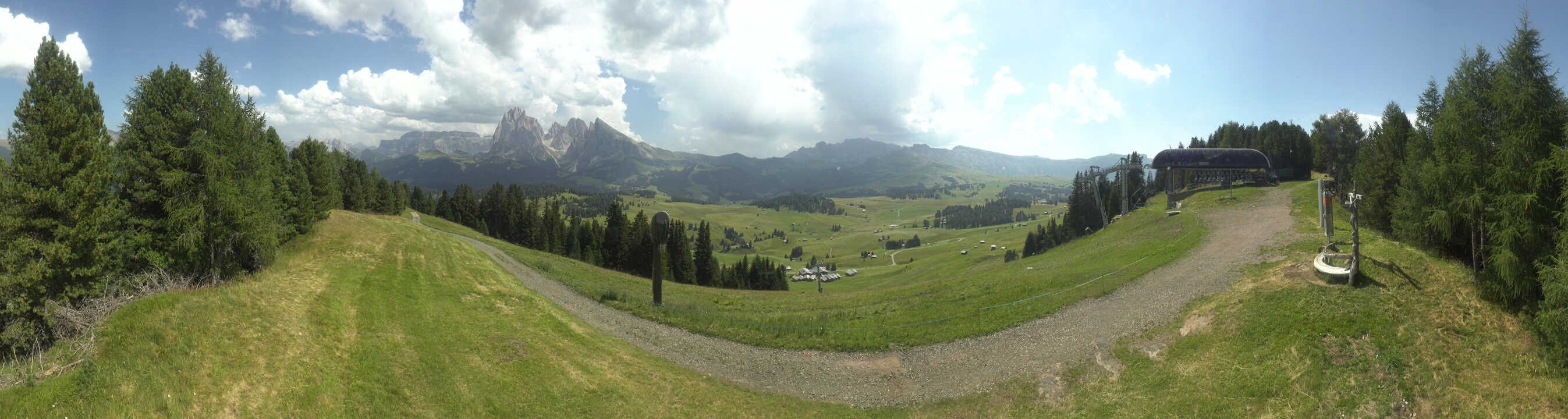 Archiv Foto Webcam Blick über Seiser Alm – Mezdi Bergstation