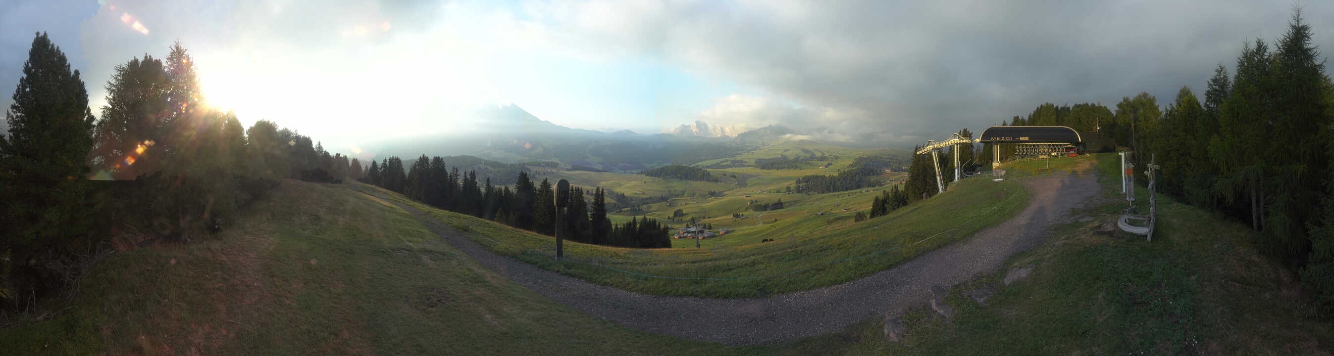 Archiv Foto Webcam Blick über Seiser Alm – Mezdi Bergstation