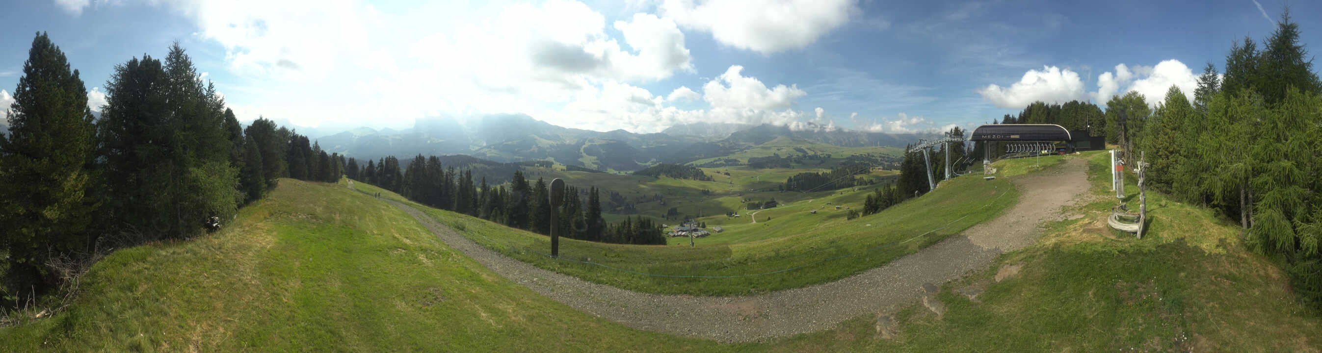 Archiv Foto Webcam Blick über Seiser Alm – Mezdi Bergstation