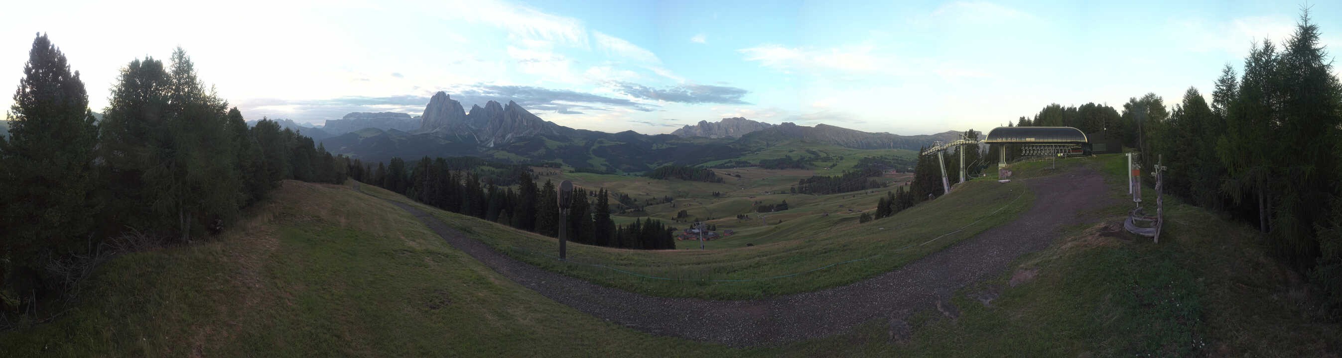 Archiv Foto Webcam Blick über Seiser Alm – Mezdi Bergstation