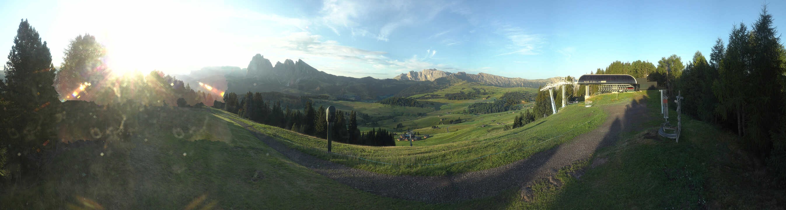 Archiv Foto Webcam Blick über Seiser Alm – Mezdi Bergstation