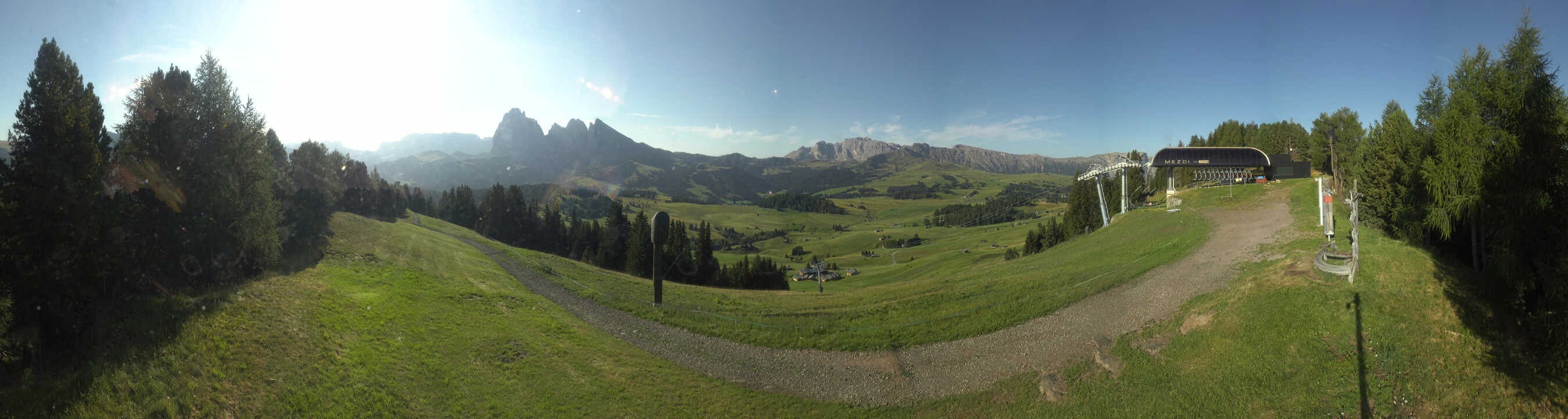 Archiv Foto Webcam Blick über Seiser Alm – Mezdi Bergstation
