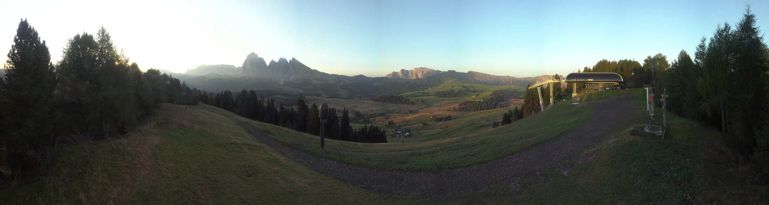 Archiv Foto Webcam Blick über Seiser Alm – Mezdi Bergstation