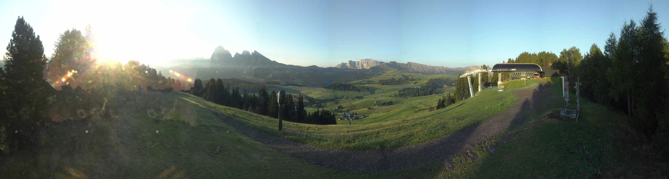 Archiv Foto Webcam Blick über Seiser Alm – Mezdi Bergstation