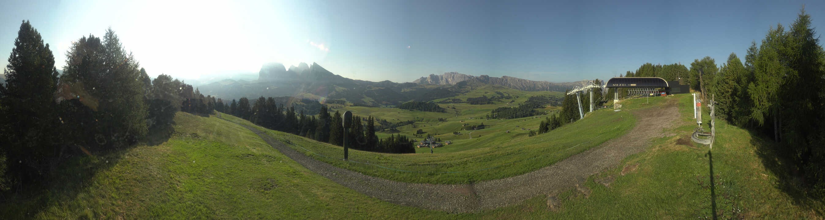Archiv Foto Webcam Blick über Seiser Alm – Mezdi Bergstation