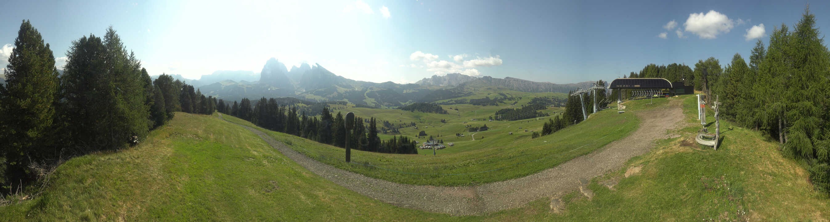 Archiv Foto Webcam Blick über Seiser Alm – Mezdi Bergstation