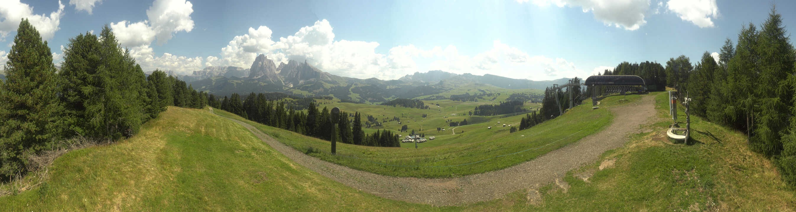 Archiv Foto Webcam Blick über Seiser Alm – Mezdi Bergstation