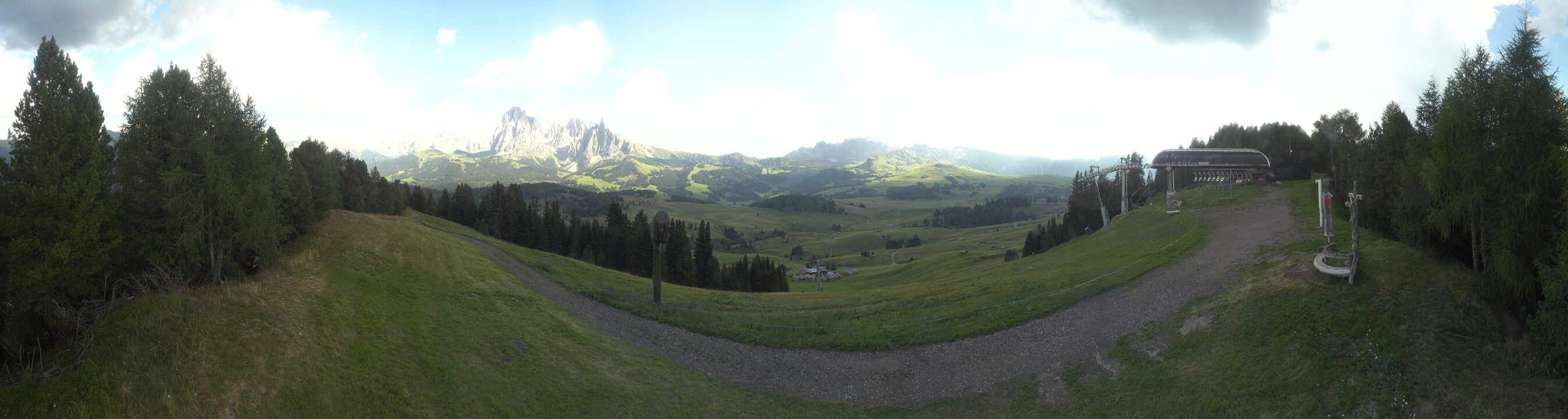 Archiv Foto Webcam Blick über Seiser Alm – Mezdi Bergstation