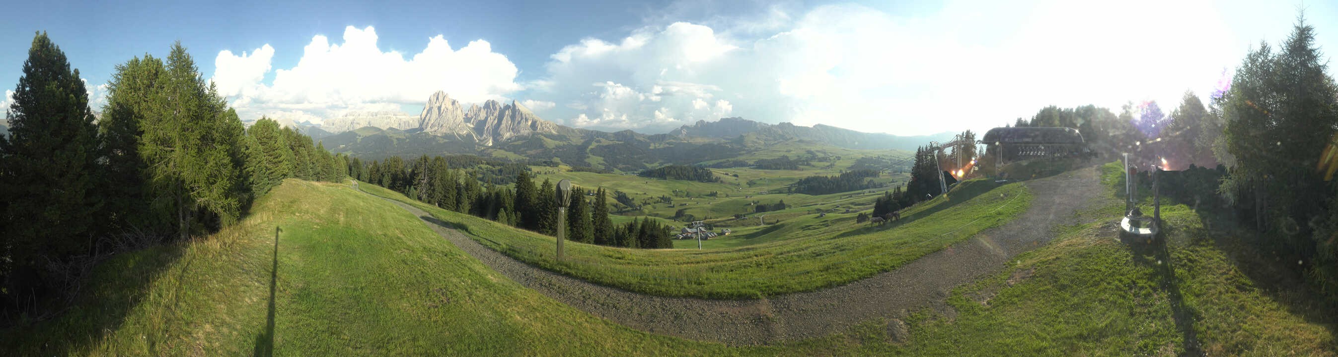 Archiv Foto Webcam Blick über Seiser Alm – Mezdi Bergstation