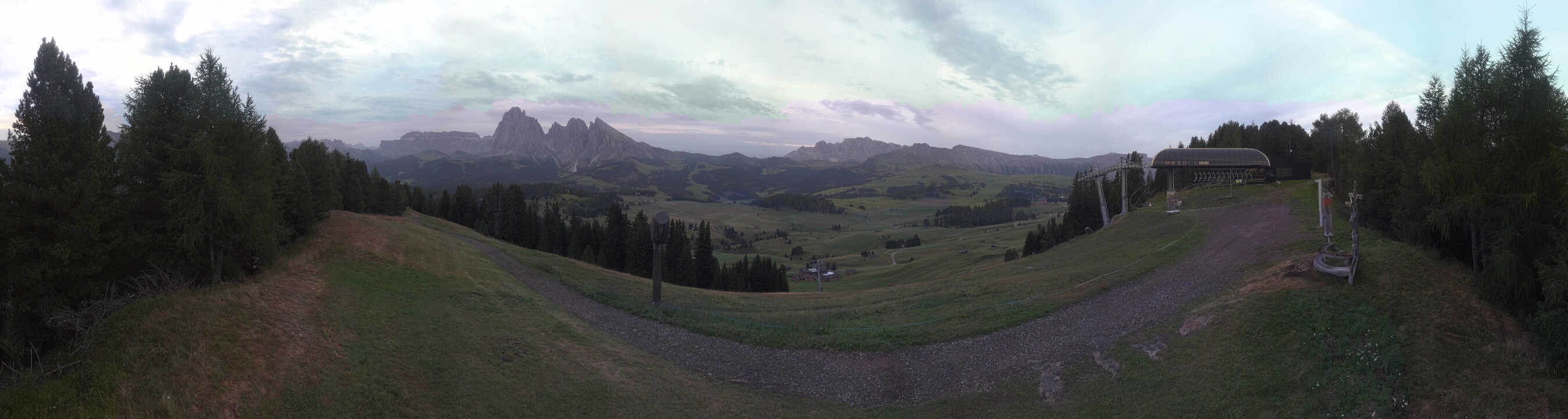 Archiv Foto Webcam Blick über Seiser Alm – Mezdi Bergstation