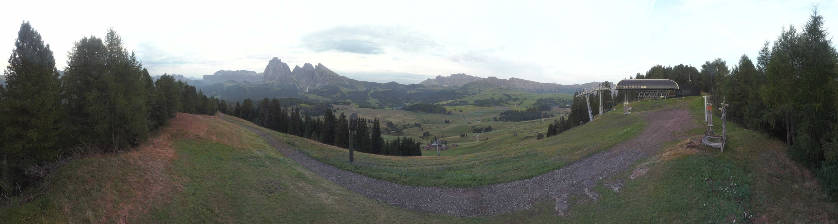 Archiv Foto Webcam Blick über Seiser Alm – Mezdi Bergstation