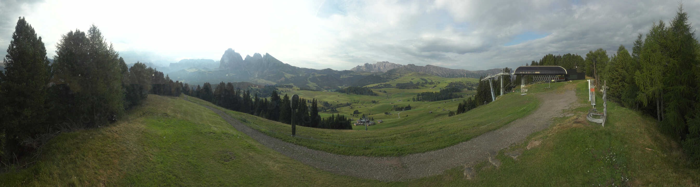 Archiv Foto Webcam Blick über Seiser Alm – Mezdi Bergstation