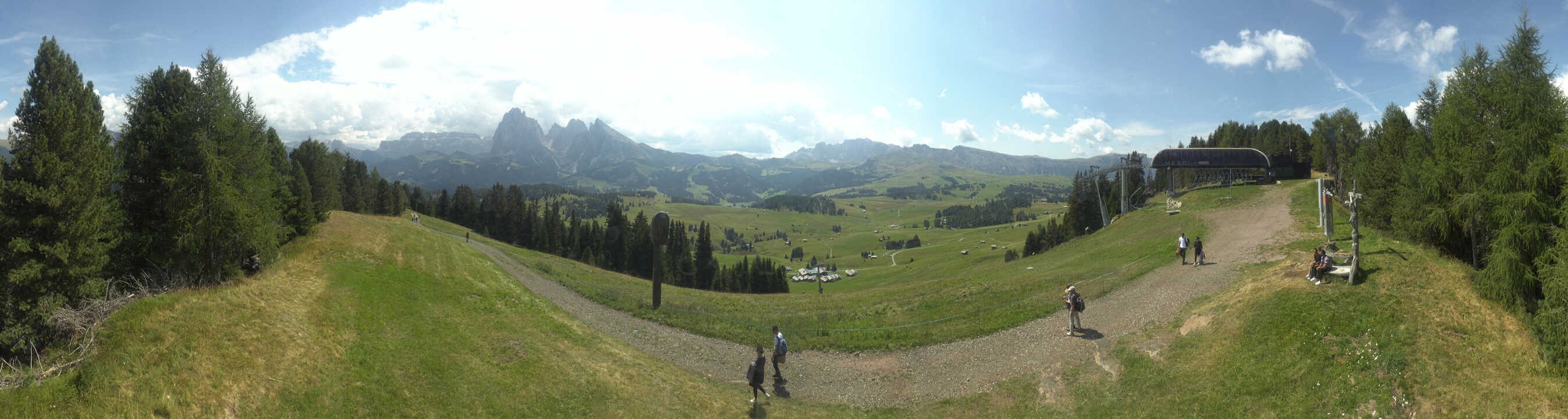 Archiv Foto Webcam Blick über Seiser Alm – Mezdi Bergstation