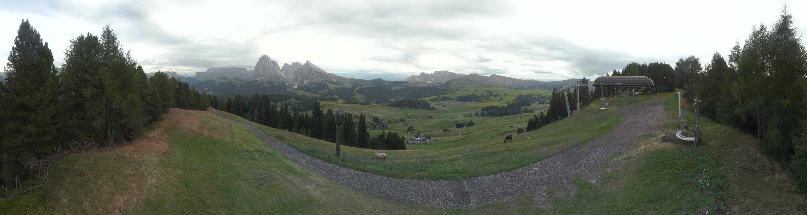 Archiv Foto Webcam Blick über Seiser Alm – Mezdi Bergstation