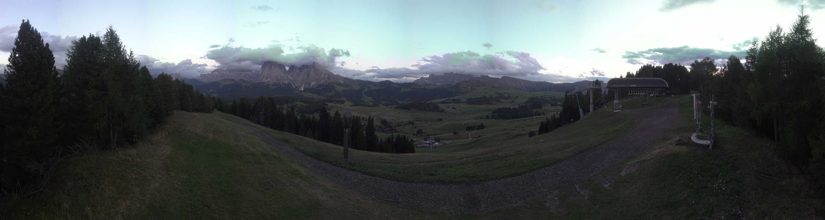 Archiv Foto Webcam Blick über Seiser Alm – Mezdi Bergstation