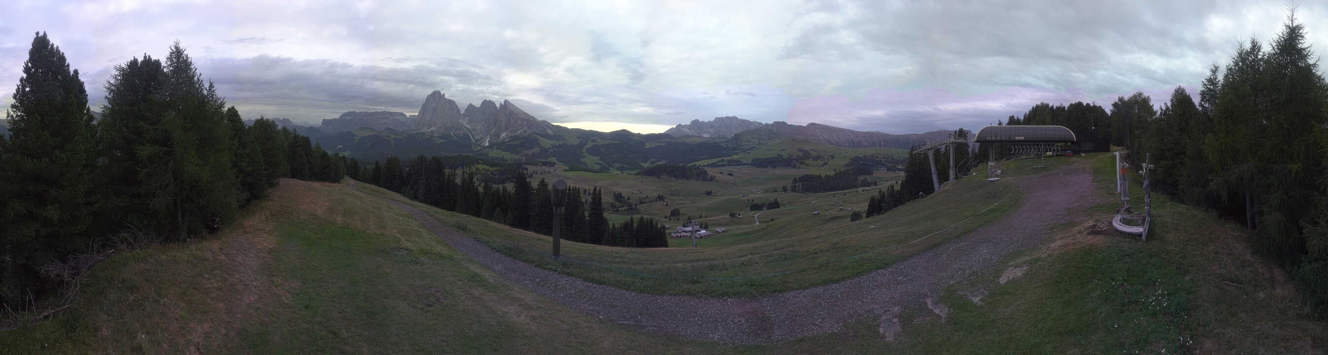 Archiv Foto Webcam Blick über Seiser Alm – Mezdi Bergstation