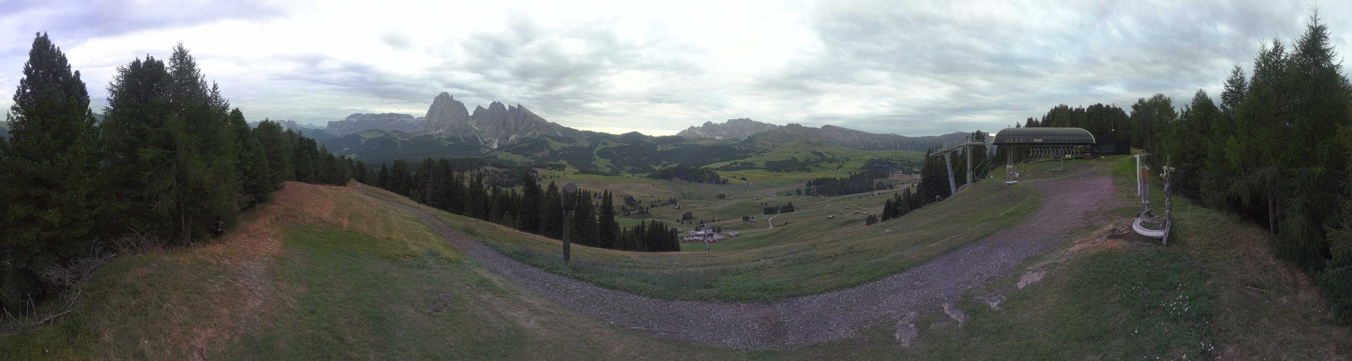 Archiv Foto Webcam Blick über Seiser Alm – Mezdi Bergstation